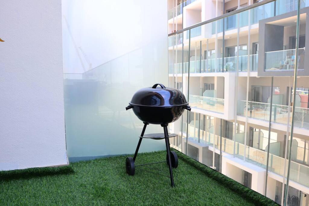 Lovely 3br Oasis With Pool & Private Parking In Masdar Appartement Abou Dabi