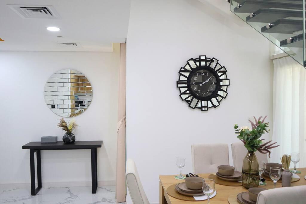 Lovely 3br Oasis With Pool & Private Parking In Masdar * Abou Dabi