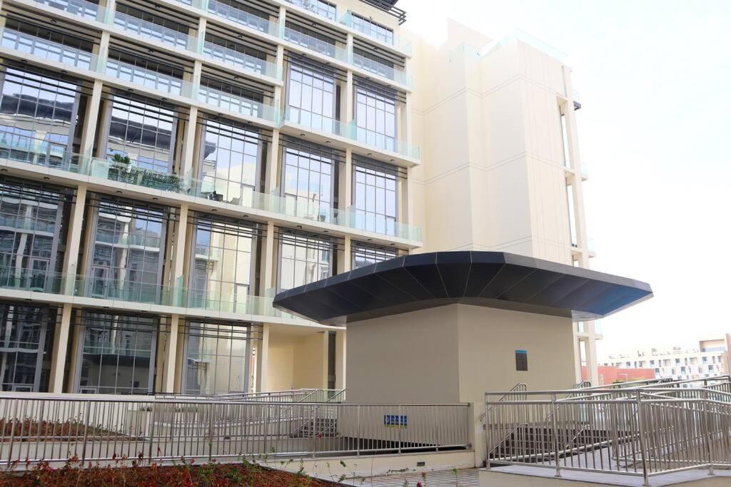 Lovely 3br Oasis With Pool & Private Parking In Masdar Appartement
