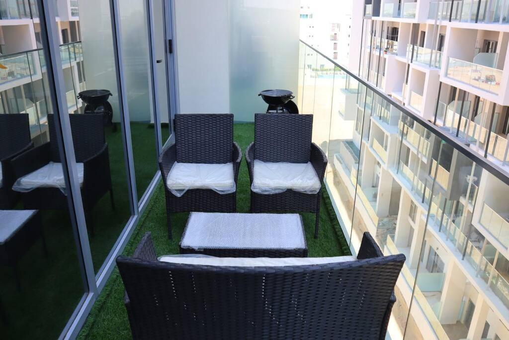 Lovely 3br Oasis With Pool & Private Parking In Masdar Appartement *