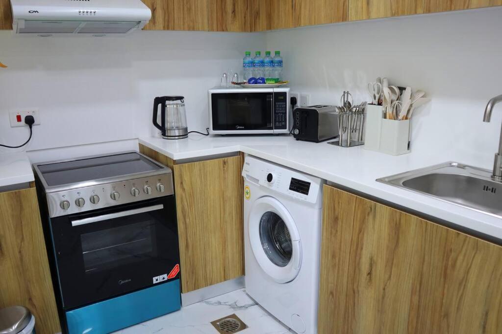 Appartement Lovely 3br Oasis With Pool & Private Parking In Masdar Abou Dabi