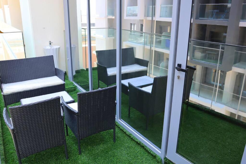 Lovely 3br Oasis With Pool & Private Parking In Masdar