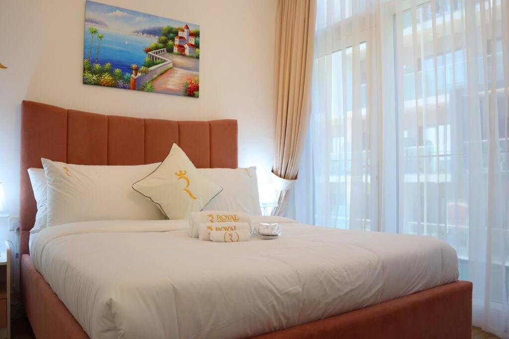Lovely 3br Oasis With Pool & Private Parking In Masdar Appartement Abou Dabi