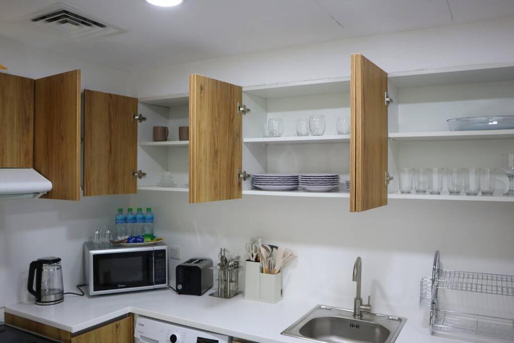 Lovely 3br Oasis With Pool & Private Parking In Masdar Abou Dabi