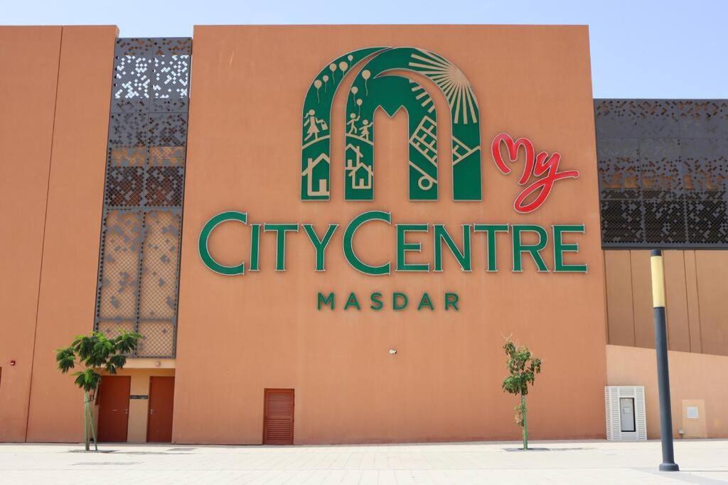 Lovely 3br Oasis With Pool & Private Parking In Masdar *