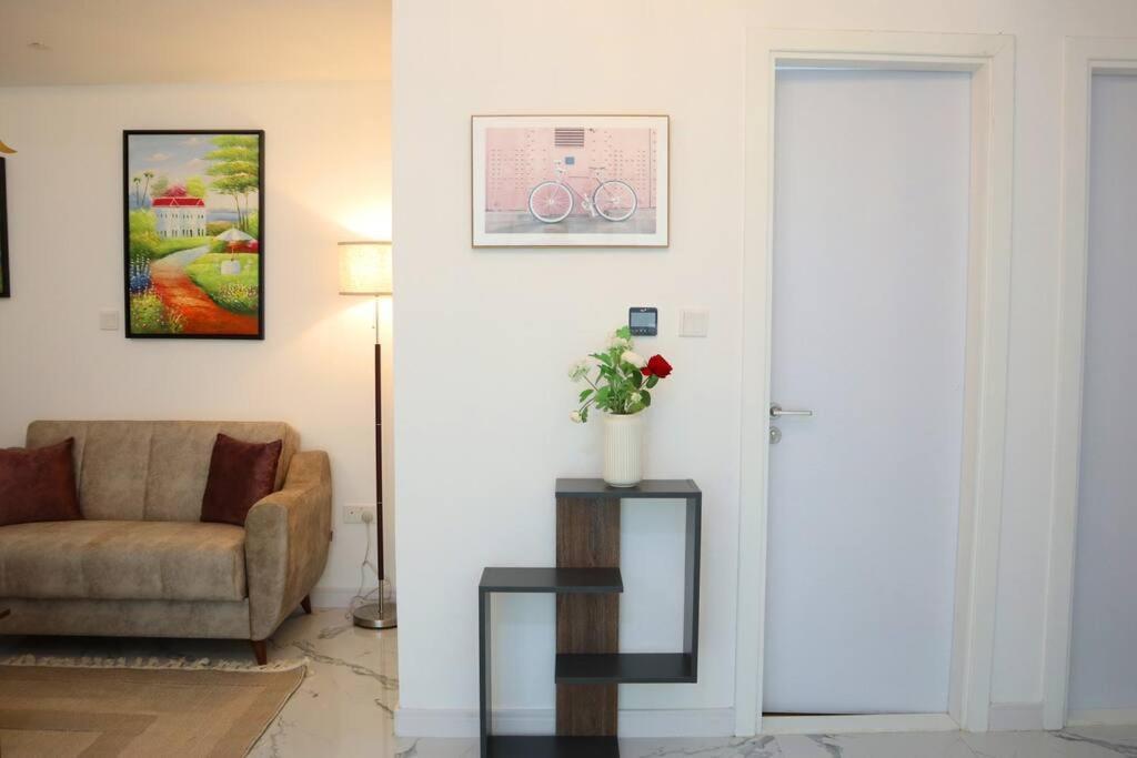 Lovely 3br Oasis With Pool & Private Parking In Masdar Appartement
