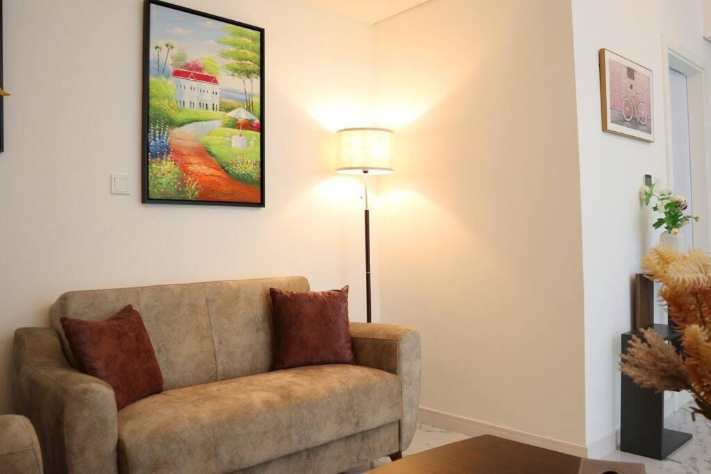 Lovely 3br Oasis With Pool & Private Parking In Masdar Appartement Abou Dabi