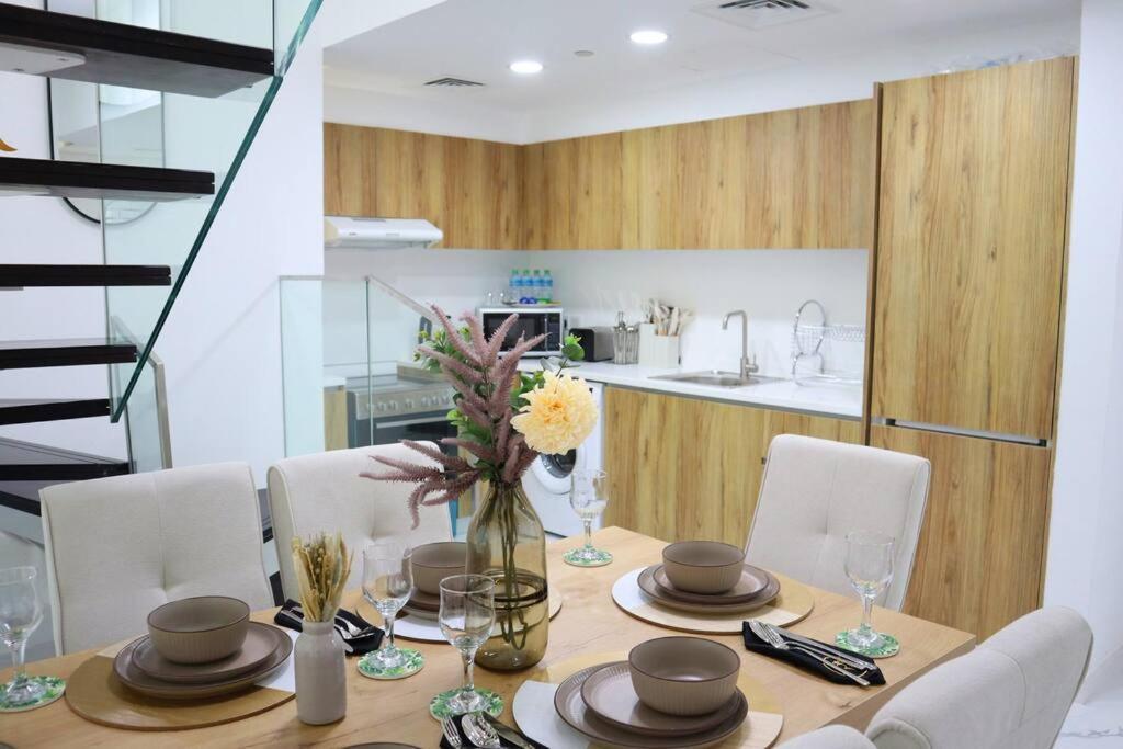 Lovely 3br Oasis With Pool & Private Parking In Masdar Abou Dabi