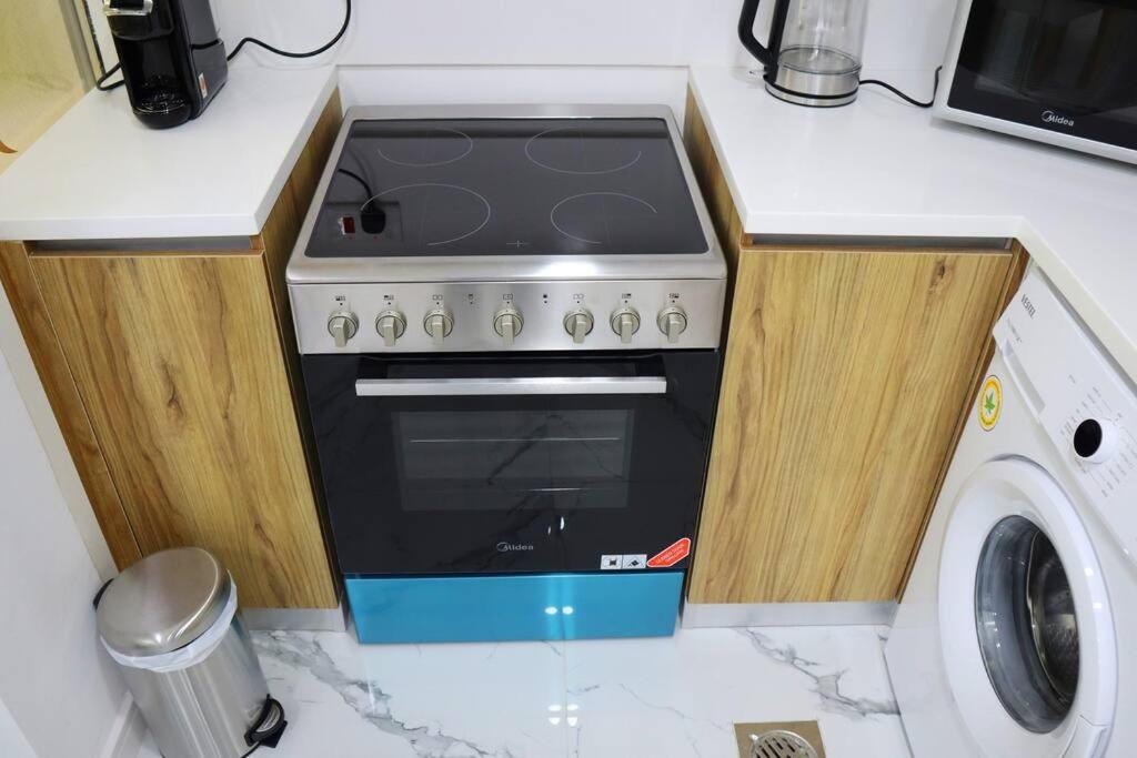 Lovely 3br Oasis With Pool & Private Parking In Masdar Appartement Abou Dabi