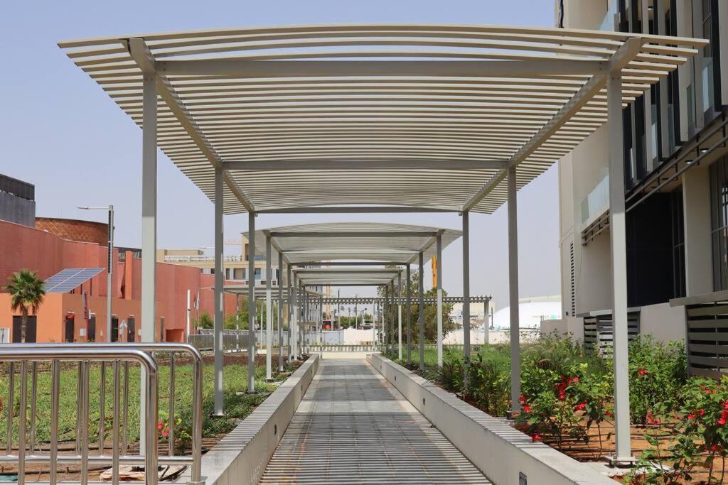 Appartement Lovely 3br Oasis With Pool & Private Parking In Masdar