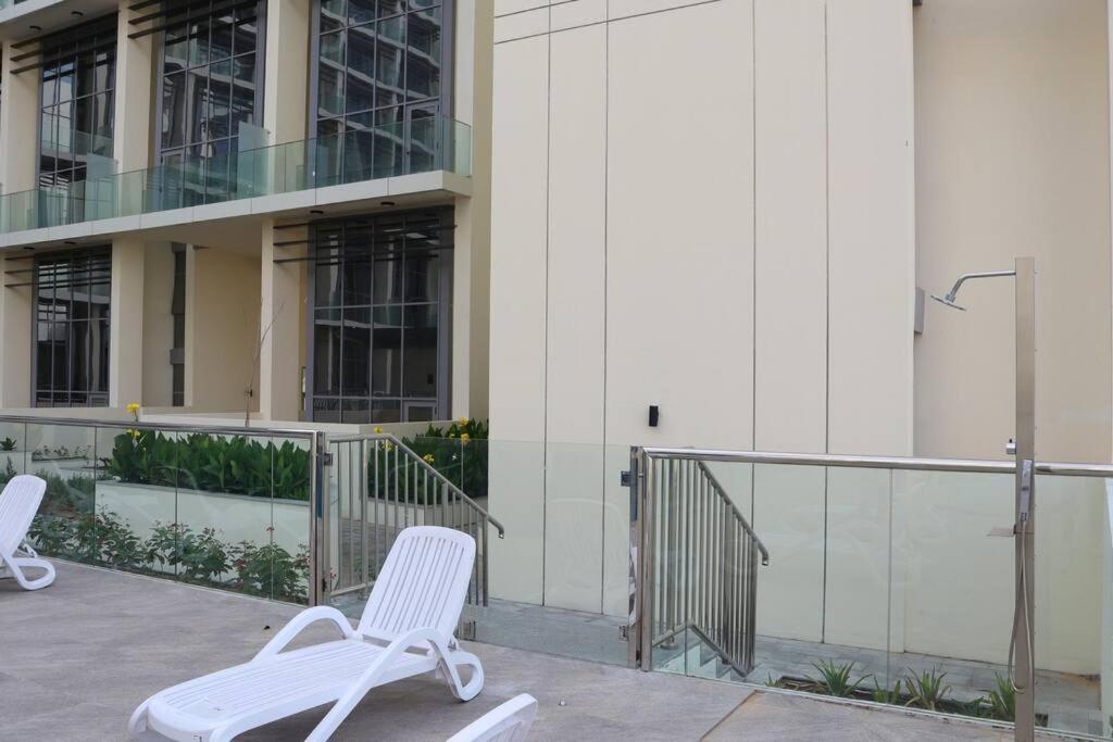 Lovely 3br Oasis With Pool & Private Parking In Masdar