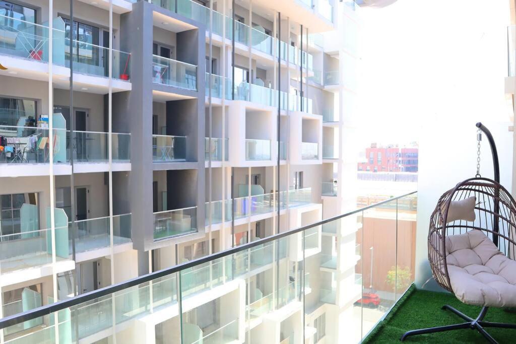 Lovely 3br Oasis With Pool & Private Parking In Masdar Abou Dabi
